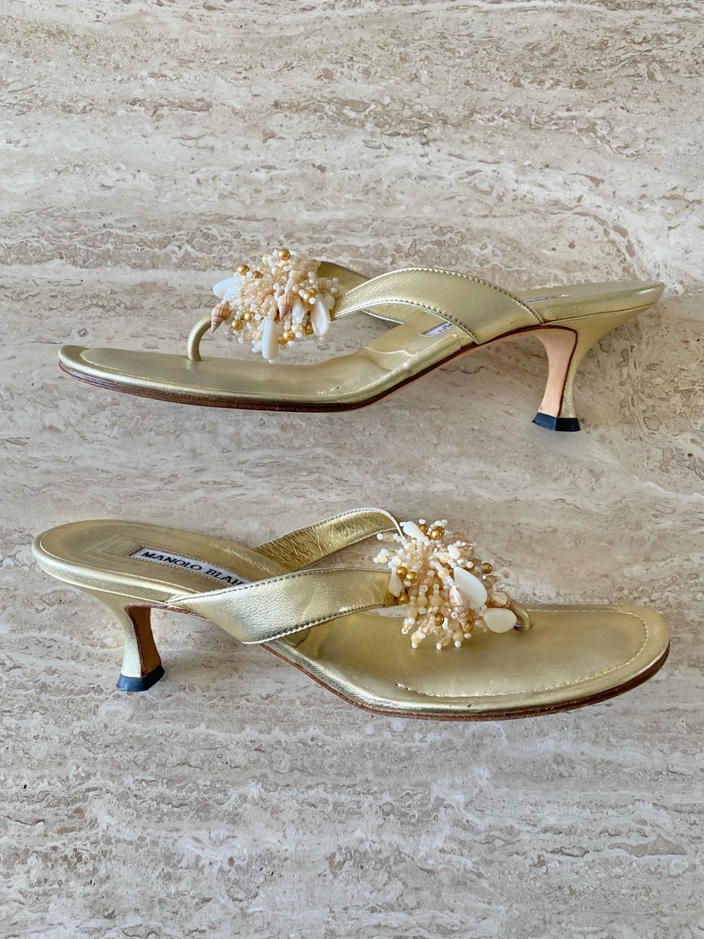 Vintage Manolo Blahnik Shell Bead Thong Sandal Heels - Picture 3 of 10